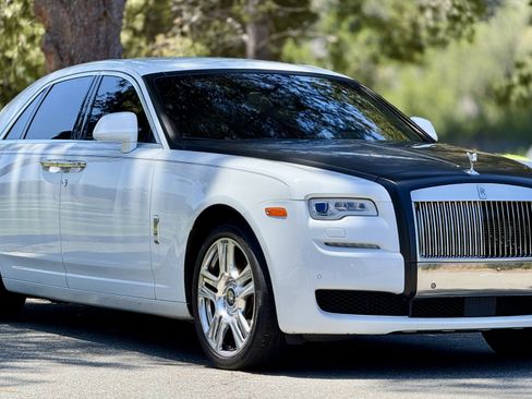 Used 2016 Rolls-Royce Ghost RWD image 2