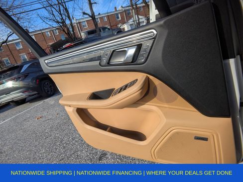 Used 2018 Porsche Macan image 32