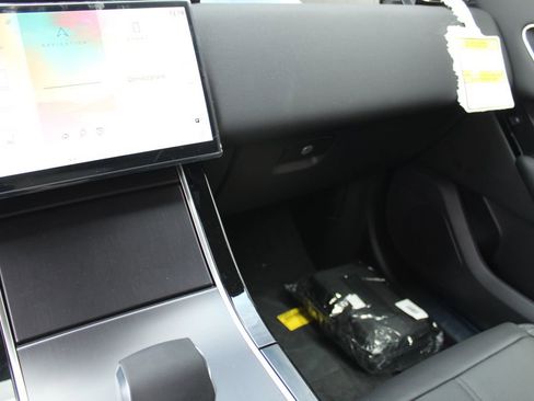 New 2026 Land Rover Range Rover Velar Dynamic SE image 15