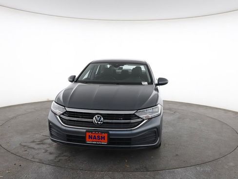 Used 2024 Volkswagen Jetta SE image 4