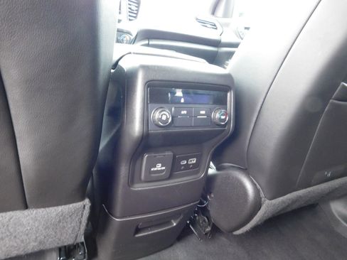 Used 2023 GMC Acadia SLT FWD image 13