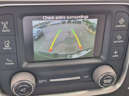Used 2020 RAM 1500 Classic SLT AWD/4WD image 16