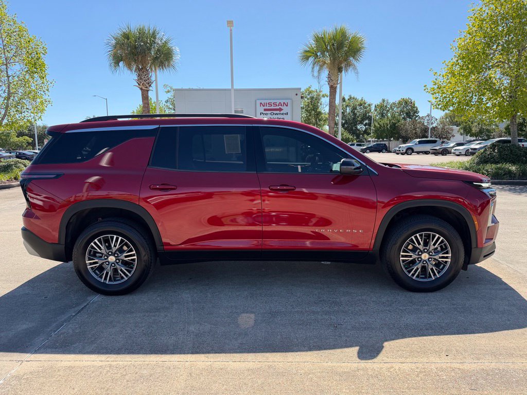Used 2025 Chevrolet Traverse LT FWD image 6
