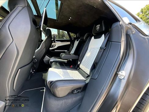 Used 2019 Lamborghini Urus AWD/4WD image 23