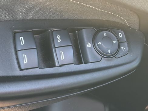 Used 2023 Chevrolet TrailBlazer ACTIV w/ Technology Package FWD image 8