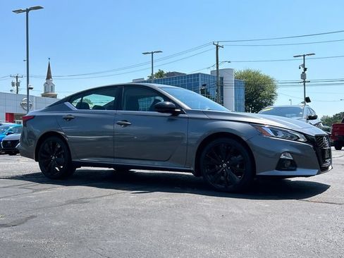 Certified 2022 Nissan Altima 2.5 SR w/ Midnight Edition Package AWD/4WD image 1