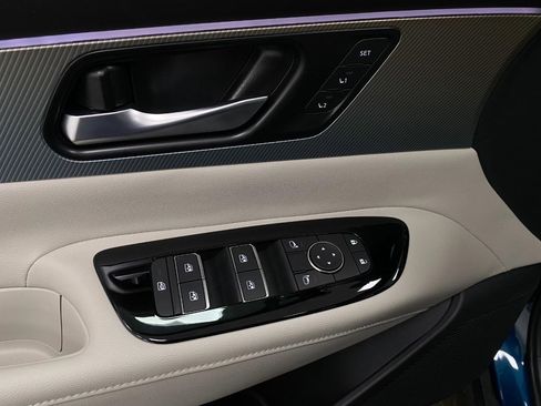 Used 2025 Nissan Murano SL image 33