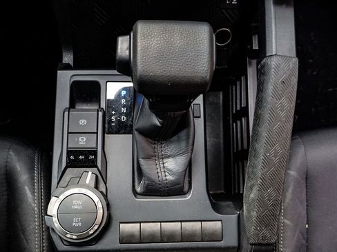 Used 2024 Toyota Tacoma TRD Off-Road image 30