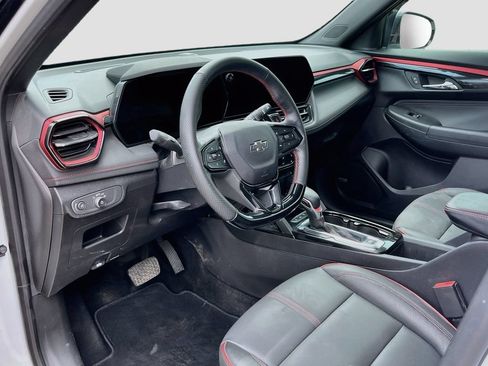 Used 2025 Chevrolet TrailBlazer RS w/ Convenience Package FWD image 9