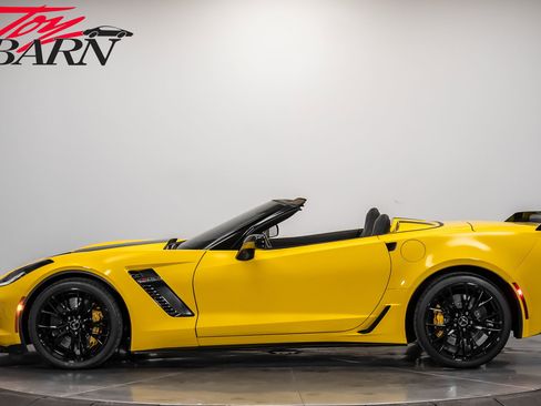 Used 2015 Chevrolet Corvette Z06 w/ 2LZ Preferred Equipment Group image 2
