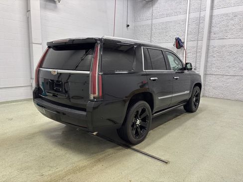 Used 2019 Cadillac Escalade Platinum AWD/4WD image 4