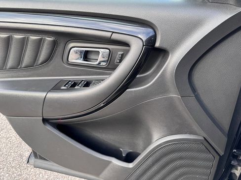 Used 2018 Ford Taurus SHO image 17