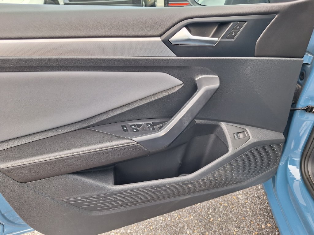 Used 2025 Volkswagen Jetta SE FWD image 26