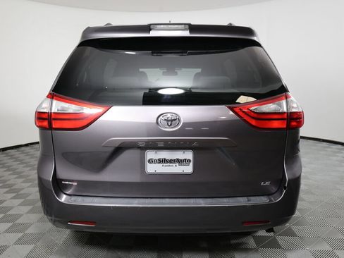 Used 2018 Toyota Sienna LE FWD image 3