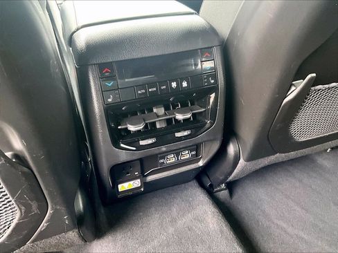 Used 2023 Jeep Grand Cherokee Overland w/ Luxury Tech Group IV AWD/4WD image 28