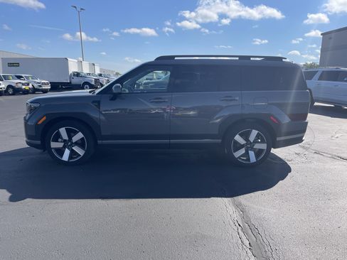Used 2024 Hyundai Santa Fe Limited AWD/4WD image 2