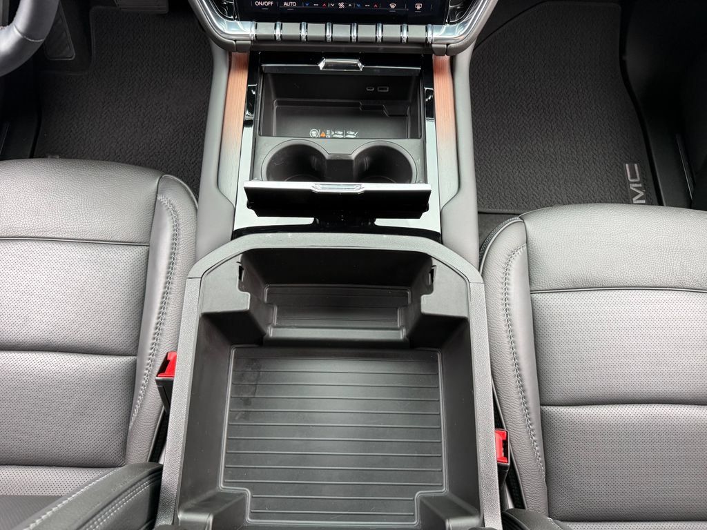 Used 2025 GMC Yukon Denali w/ Sun & Power Step Package AWD/4WD image 39
