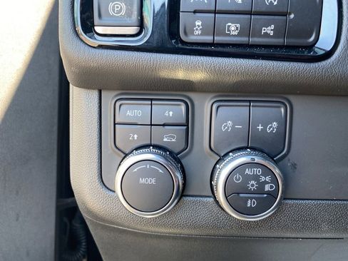 Used 2025 GMC Yukon Denali image 24