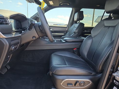 Used 2024 Jeep Wagoneer L Series II w/ Flexible Seating Group RWD image 10