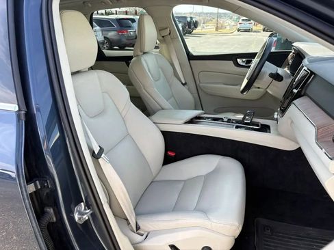 Used 2022 Volvo XC60 B5 Momentum w/ Advanced Package AWD/4WD image 19