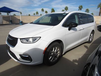 Used 2024 Chrysler Pacifica Touring-L