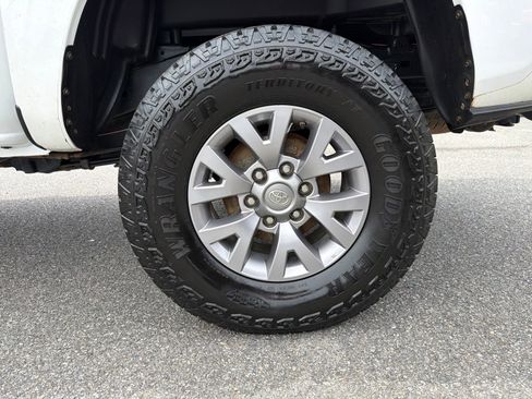 Used 2019 Toyota Tacoma SR w/ SR Convenience Package RWD image 15