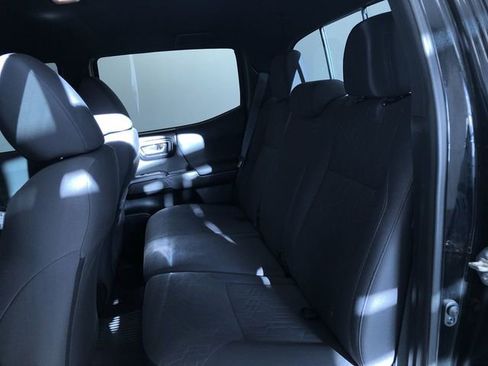 Used 2019 Toyota Tacoma TRD Sport image 15