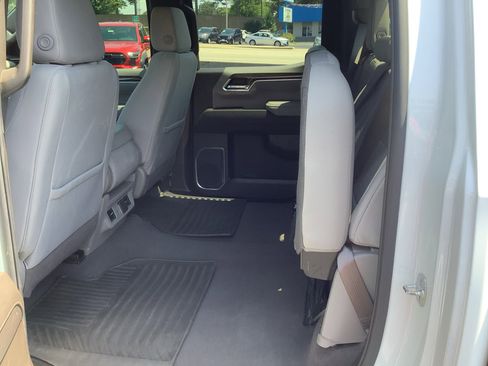 Used 2025 Chevrolet Silverado 1500 LT image 9