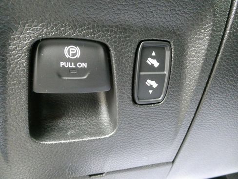 Used 2023 RAM 1500 Laramie image 25