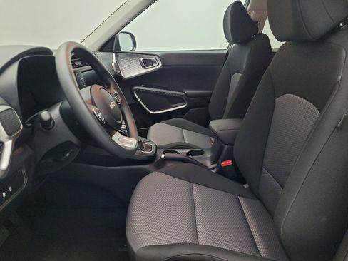 Used 2025 Kia Soul LX w/ LX Technology Package image 16