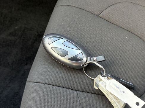 Used 2025 Hyundai Elantra SEL FWD image 23