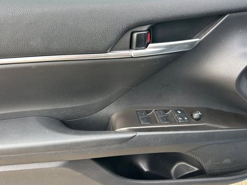 Used 2024 Toyota Camry SE image 12