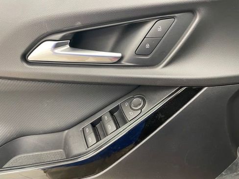 New 2026 Chevrolet Equinox LT image 9