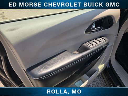 Used 2021 Chrysler Pacifica Touring-L FWD image 14