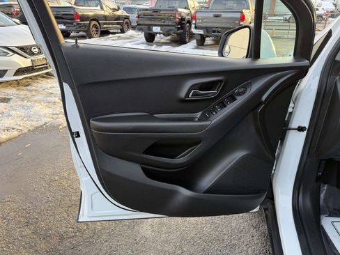 Used 2021 Chevrolet Trax LS w/ Tint and Cruise Package image 28