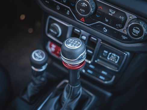 Used 2024 Jeep Wrangler Unlimited Rubicon w/ Technology Group image 31