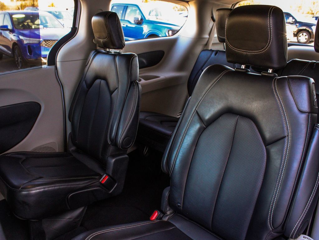 Used 2024 Chrysler Pacifica Touring-L FWD image 30