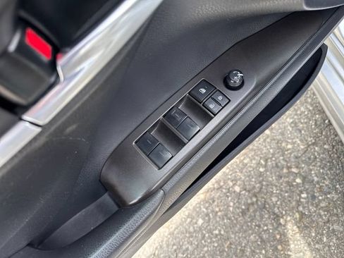 Used 2023 Toyota Camry SE FWD image 14