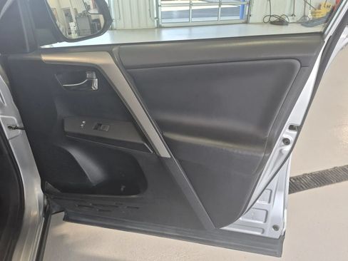 Used 2017 Toyota RAV4 XLE AWD/4WD image 18