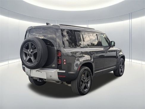 Used 2021 Land Rover Defender 110 SE image 6