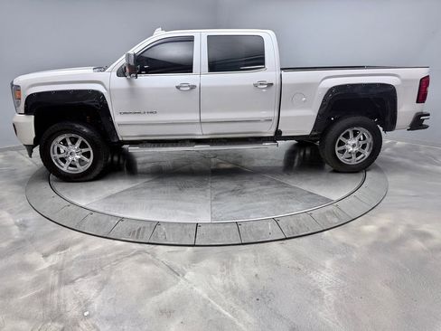 Used 2018 GMC Sierra 2500 Denali w/ Suspension Package, Off-Road AWD/4WD image 8