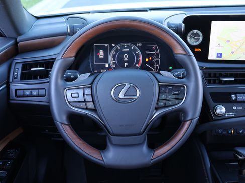 Used 2025 Lexus ES 350 Luxury w/ Technology Package image 17
