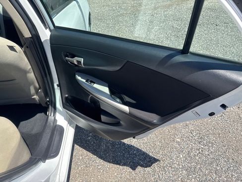 Used 2013 Toyota Corolla LE FWD image 26