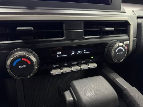 Used 2025 Toyota Tacoma SR5 AWD/4WD image 44