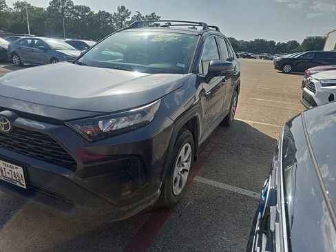 Used 2021 Toyota RAV4 LE AWD/4WD image 1