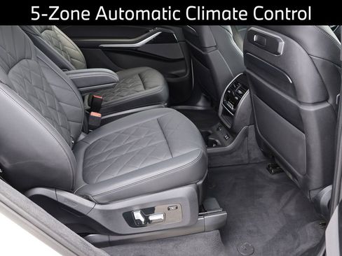 Certified 2024 BMW X7 xDrive40i w/ M Sport Package AWD/4WD image 15