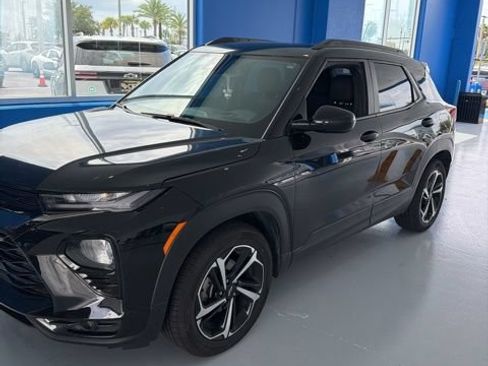 Used 2022 Chevrolet TrailBlazer RS w/ Convenience Package FWD image 2
