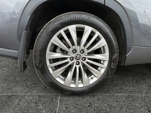 Certified 2025 Toyota Highlander Platinum AWD/4WD image 10