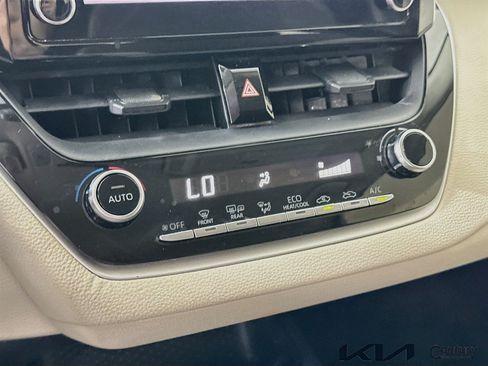 Used 2020 Toyota Corolla LE FWD image 15