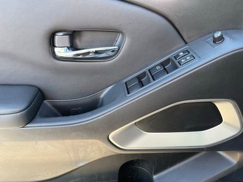 Used 2023 Nissan Frontier SV w/ SV Convenience Package image 12